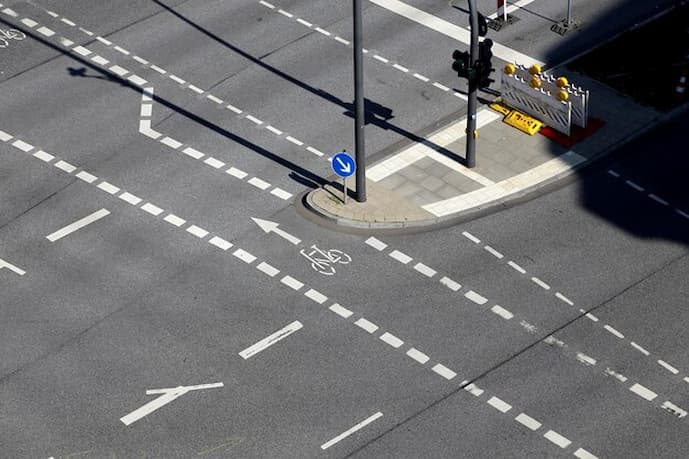 Tintas para sinalização em rodovias: requisitos essenciais para máxima durabilidade